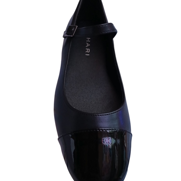 TAHARI Black Patent Leather Flats Loft - Picture 2 of 5